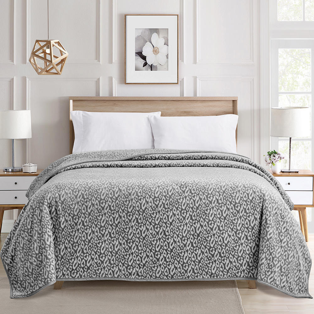 Double bed flannel printed blanket simple pattern printing